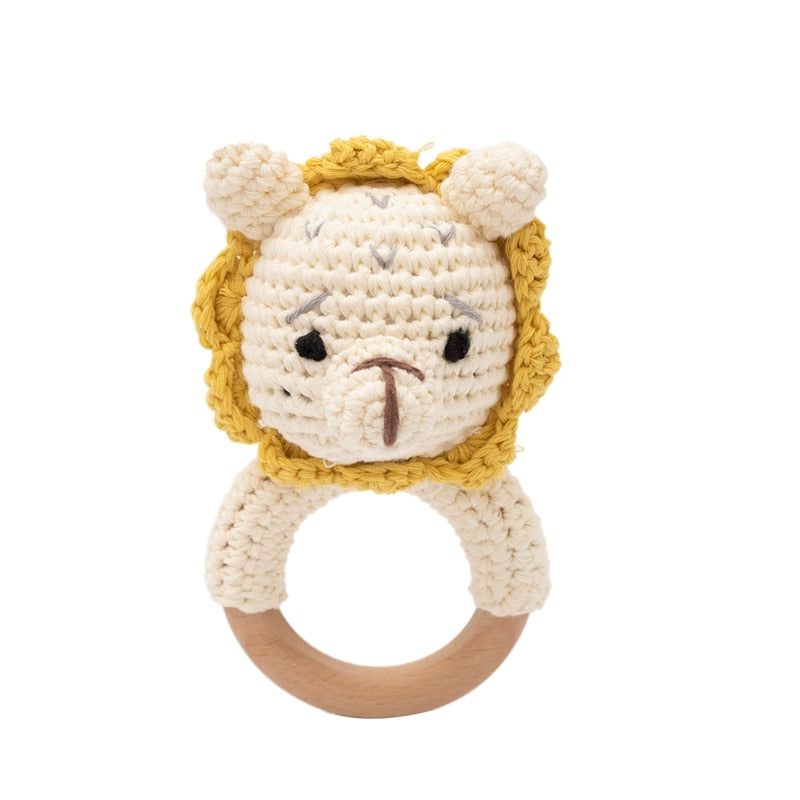 Hochet avec anneau de dentition en bois et un animal doux en crochet Lion