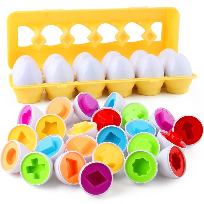 12 petits puzzles en forme d'œufs dans leur boite 